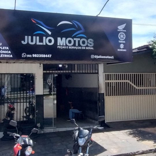 julio-motos-691a18d540fba4b697bff4cf3d76f640-1744680446