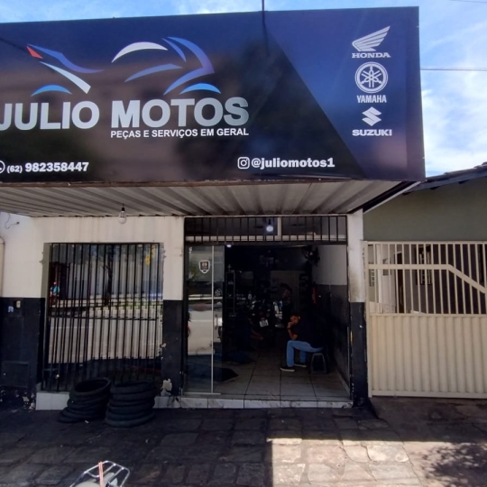 julio-motos-e00c1ccf838218e51b7e0e371247fee6-1744680446