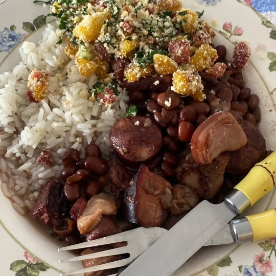 alguns-de-nossos-pratos-cfb8377716479954d020429a95e2cda2-1740747854